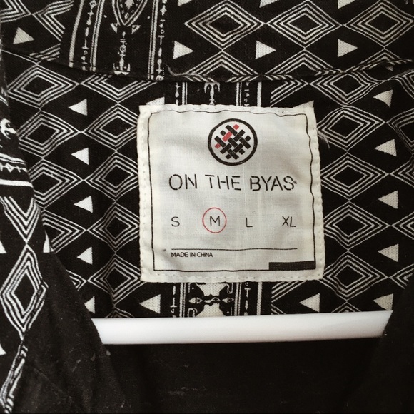 Medium 5 Long Sleeve shirts - Picture 6 of 7